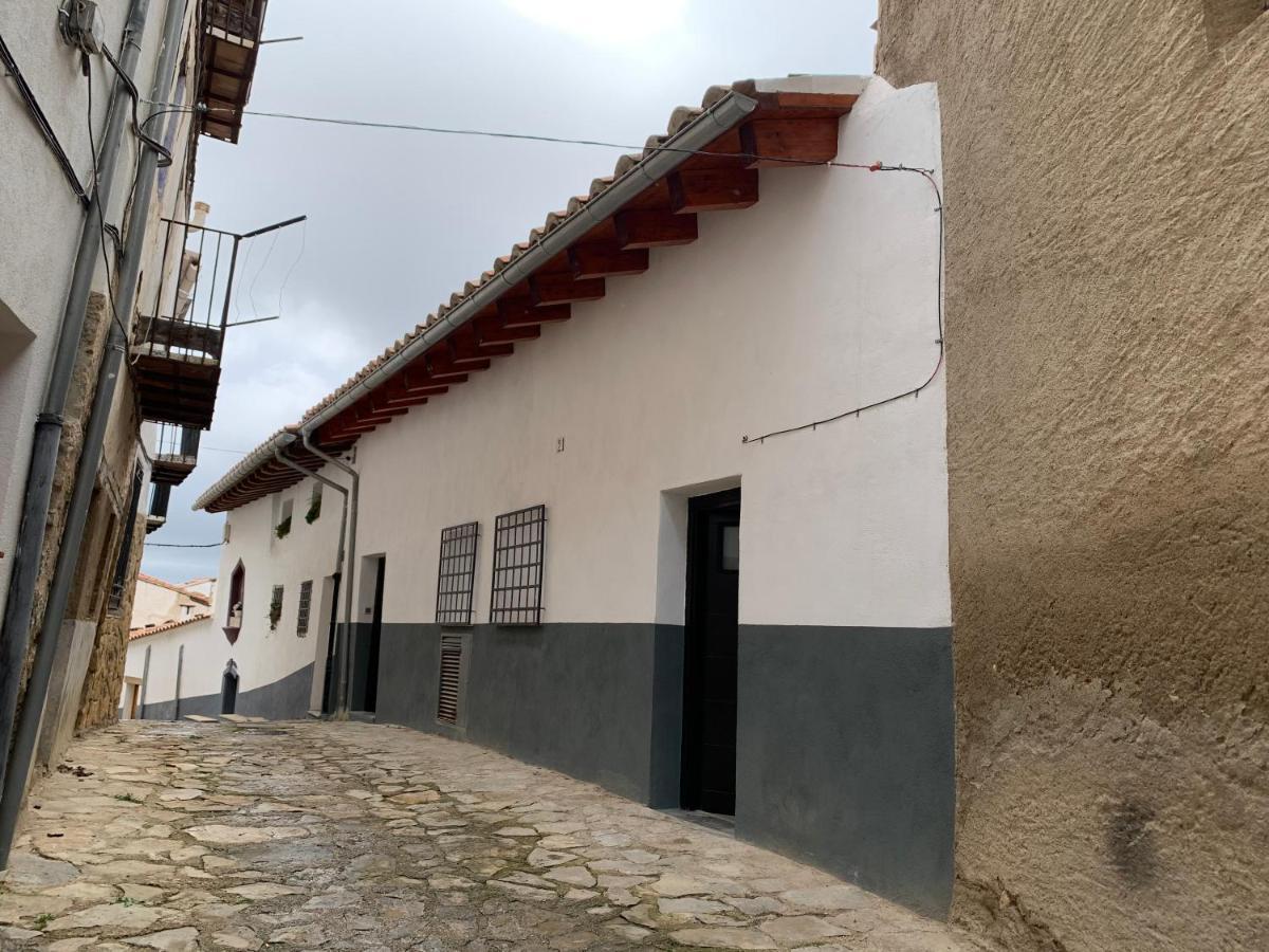 Duplex Dels Estudis Morella Exterior foto